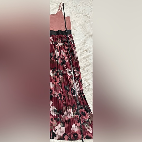 Xhilaration pleated floral midi dress - Picture 6 of 10